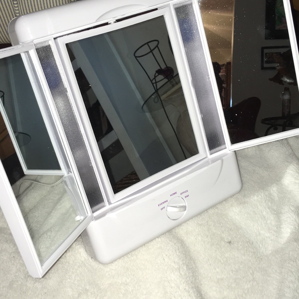 Makeup mirror